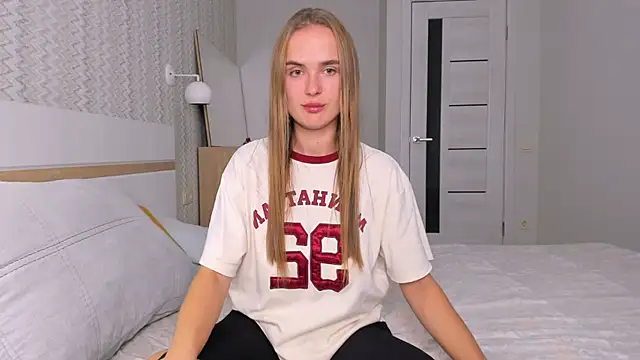 Snapshot of LilMary_ chatting on October 12, 2025, 7:59 pm LilMary online show from October 12, 2025, 7:59 pm