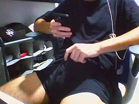 AlbertoRuiz086 online show from October 25, 2025, 7:40 am