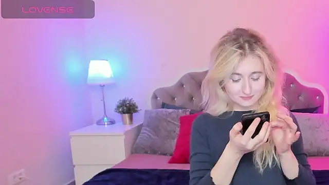 Snapshot of CamillaDreamer chatting on November 27, 2025, 4:40 pm CamillaDreamer online show from November 27, 2025, 4:40 pm