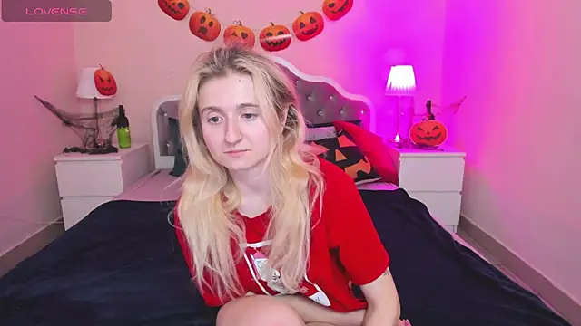 Snapshot of CamillaDreamer chatting on October 26, 2025, 5:46 pm CamillaDreamer online show from October 26, 2025, 5:46 pm