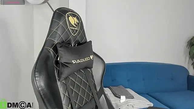 KarinaBroks online show from November 21, 2025, 11:31 am