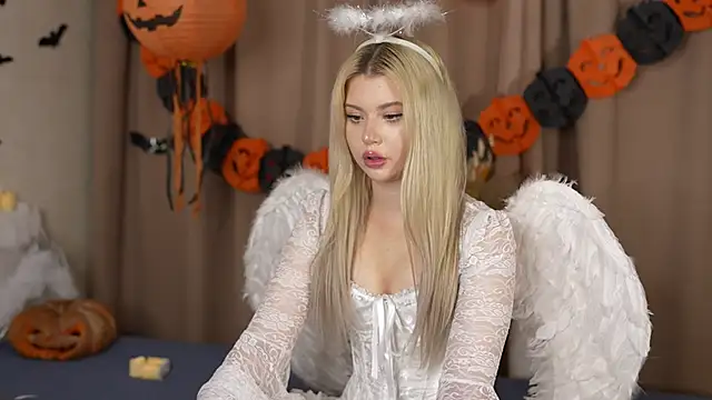 Snapshot of AshleyNikoo chatting on October 31, 2025, 4:25 pm AshleyNikoo online show from October 31, 2025, 4:25 pm