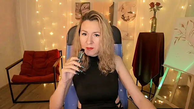 Snapshot of DonnaSmitth chatting on February 6, 2026, 6:48 pm DonnaSmitth online show from February 6, 2026, 6:48 pm