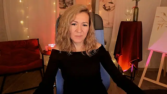 Snapshot of DonnaSmitth chatting on December 22, 2025, 6:19 pm DonnaSmitth online show from December 22, 2025, 6:19 pm