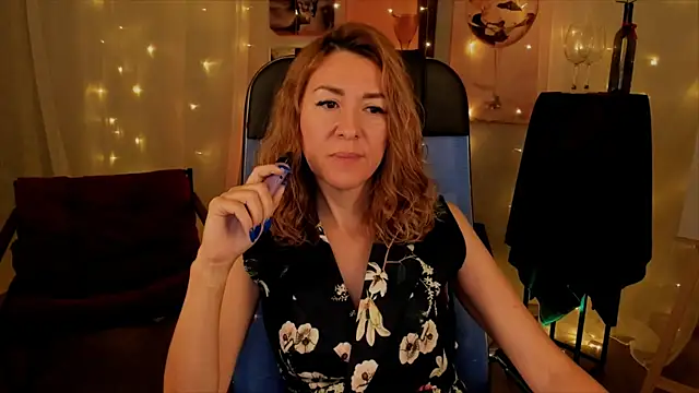 Snapshot of DonnaSmitth chatting on November 13, 2025, 4:00 pm DonnaSmitth online show from November 13, 2025, 4:00 pm