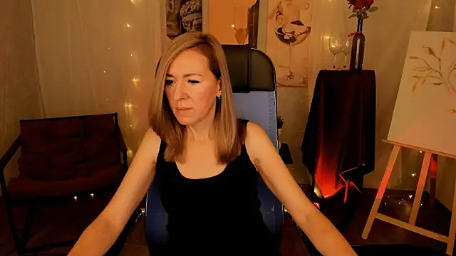 Snapshot of DonnaSmitth chatting on December 15, 2025, 2:12 pm DonnaSmitth online show from December 15, 2025, 2:12 pm