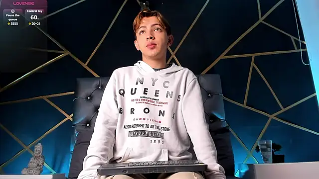 Lian Miller1  online show from February 23, 2026, 12:28 pm