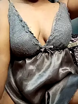 Snapshot of LenaCii chatting on February 16, 2026, 5:28 am LenaCii online show from February 16, 2026, 5:28 am