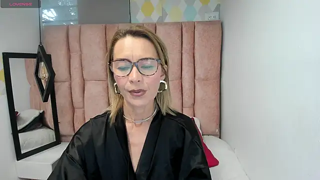 Issa Milf   online show from April 1, 2026, 8:39 pm