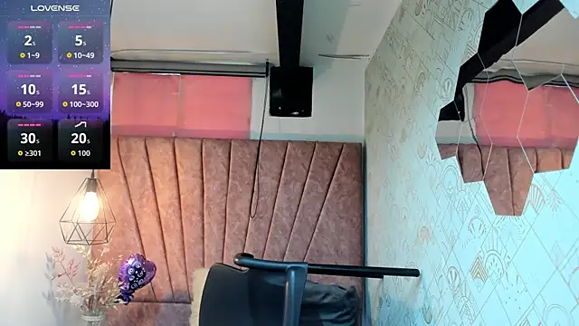 Issa Milf   online show from October 9, 2025, 1:00 pm