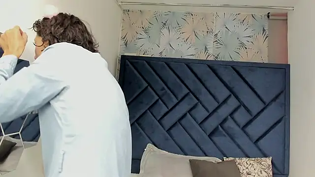 Snapshot of Valery_More__ chatting on October 21, 2025, 12:04 pm Valery More online show from October 21, 2025, 12:04 pm