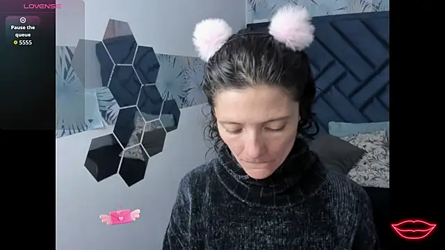 Snapshot of Valery_More__ chatting on January 17, 2026, 1:15 pm Valery More online show from January 17, 2026, 1:15 pm