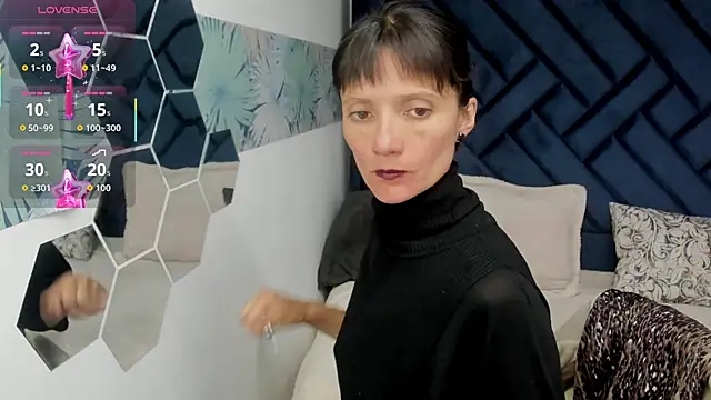 Snapshot of Valery_More__ chatting on October 7, 2025, 12:17 pm Valery More online show from October 7, 2025, 12:17 pm