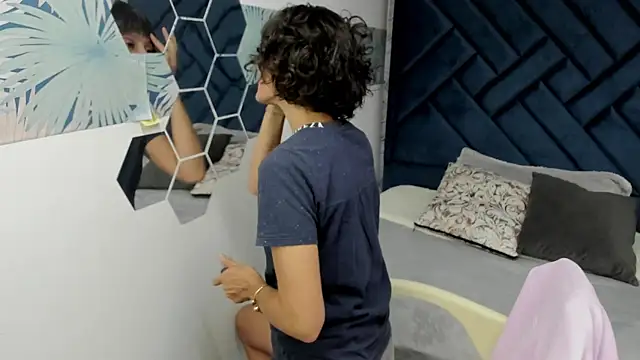 Snapshot of Valery_More__ chatting on October 30, 2025, 12:14 pm Valery More online show from October 30, 2025, 12:14 pm