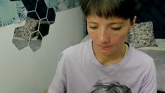 Snapshot of Valery_More__ chatting on October 16, 2025, 12:24 pm Valery More online show from October 16, 2025, 12:24 pm