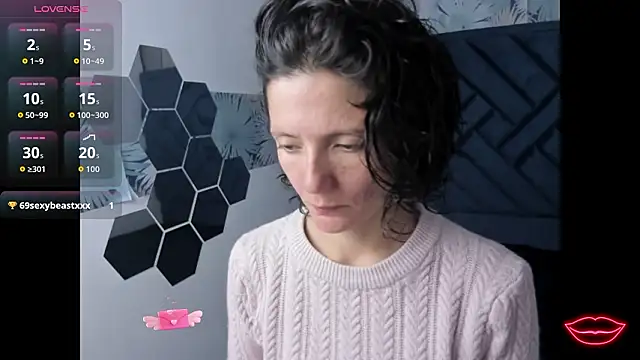 Snapshot of Valery_More__ chatting on January 18, 2026, 11:35 am Valery More online show from January 18, 2026, 11:35 am