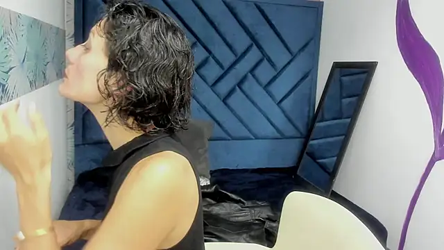 Snapshot of Valery_More__ chatting on October 12, 2025, 3:35 pm Valery More online show from October 12, 2025, 3:35 pm