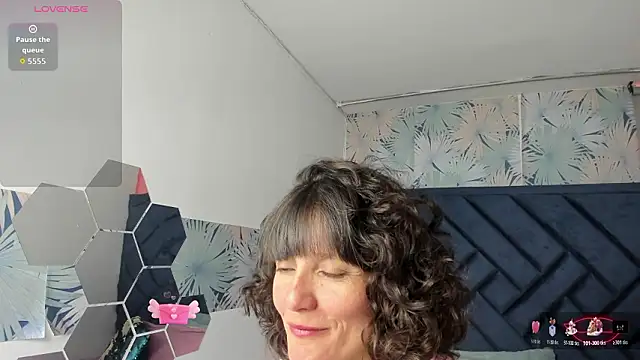 Snapshot of Valery_More__ chatting on February 20, 2026, 1:13 pm Valery More online show from February 20, 2026, 1:13 pm