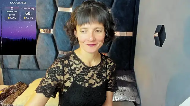 Snapshot of Valery_More__ chatting on October 8, 2025, 7:47 pm Valery More online show from October 8, 2025, 7:47 pm