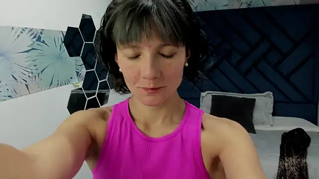 Snapshot of Valery_More__ chatting on November 18, 2025, 12:30 pm Valery More online show from November 18, 2025, 12:30 pm