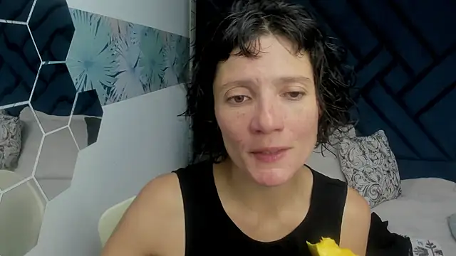 Snapshot of Valery_More__ chatting on October 4, 2025, 12:07 pm Valery More online show from October 4, 2025, 12:07 pm