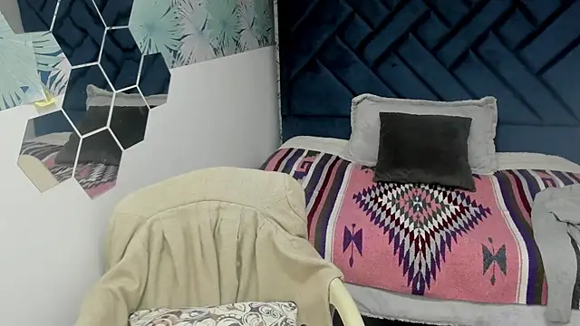 Snapshot of Valery_More__ chatting on November 4, 2025, 12:09 pm Valery More online show from November 4, 2025, 12:09 pm