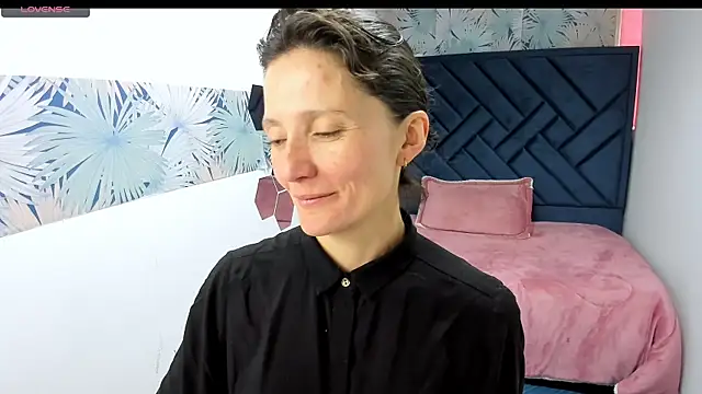 Snapshot of Valery_More__ chatting on March 2, 2026, 1:18 pm Valery More online show from March 2, 2026, 1:18 pm