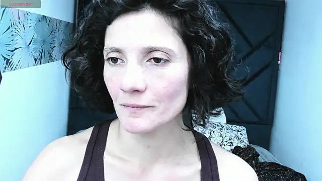 Snapshot of Valery_More__ chatting on December 18, 2025, 12:20 pm Valery More online show from December 18, 2025, 12:20 pm