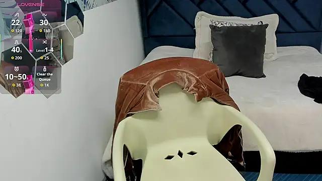 Snapshot of Valery_More__ chatting on October 6, 2025, 12:17 pm Valery More online show from October 6, 2025, 12:17 pm