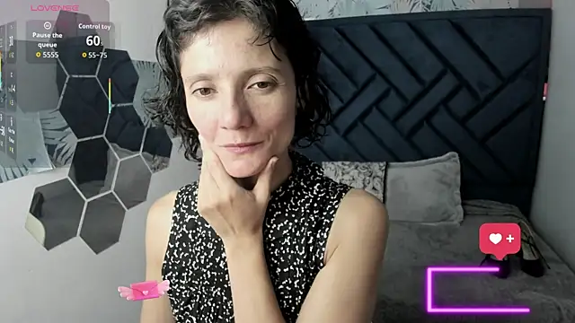 Snapshot of Valery_More__ chatting on December 22, 2025, 11:54 am Valery More online show from December 22, 2025, 11:54 am