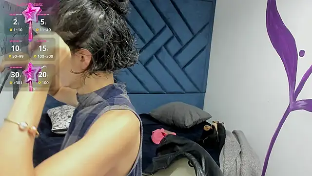 Snapshot of Valery_More__ chatting on October 11, 2025, 12:17 pm Valery More online show from October 11, 2025, 12:17 pm