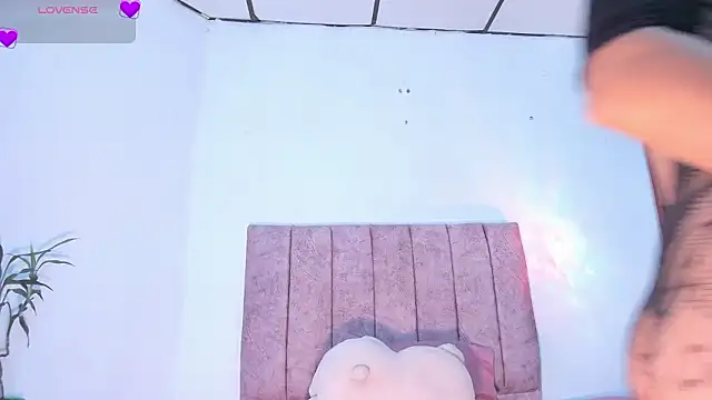 Mila 1wood online show from March 28, 2026, 1:56 pm