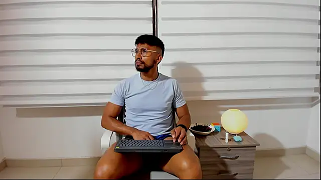 Snapshot of Taylormaccurdy_ chatting on September 27, 2025, 3:51 pm Taylormaccurdy online show from September 27, 2025, 3:51 pm