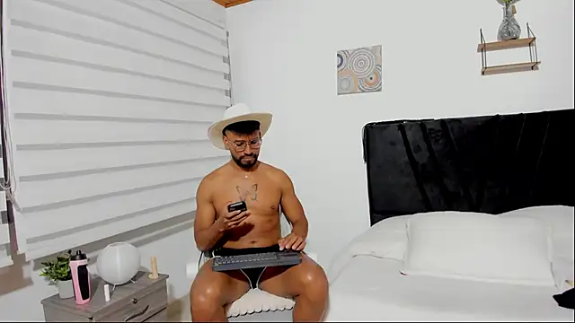 Snapshot of Taylormaccurdy_ chatting on September 29, 2025, 2:55 pm Taylormaccurdy online show from September 29, 2025, 2:55 pm