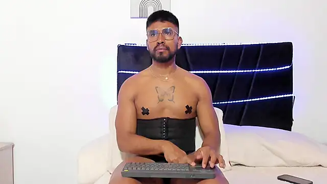 Snapshot of Taylormaccurdy_ chatting on November 15, 2025, 3:05 pm Taylormaccurdy online show from November 15, 2025, 3:05 pm