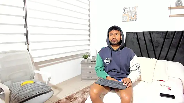 Snapshot of Taylormaccurdy_ chatting on October 7, 2025, 3:24 pm Taylormaccurdy online show from October 7, 2025, 3:24 pm