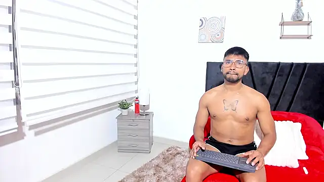 Snapshot of Taylormaccurdy_ chatting on October 2, 2025, 5:05 pm Taylormaccurdy online show from October 2, 2025, 5:05 pm