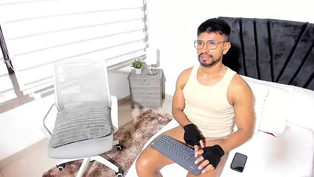 Snapshot of Taylormaccurdy_ chatting on October 8, 2025, 2:51 pm Taylormaccurdy online show from October 8, 2025, 2:51 pm