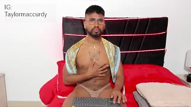 Snapshot of Taylormaccurdy_ chatting on December 2, 2025, 2:30 pm Taylormaccurdy online show from December 2, 2025, 2:30 pm