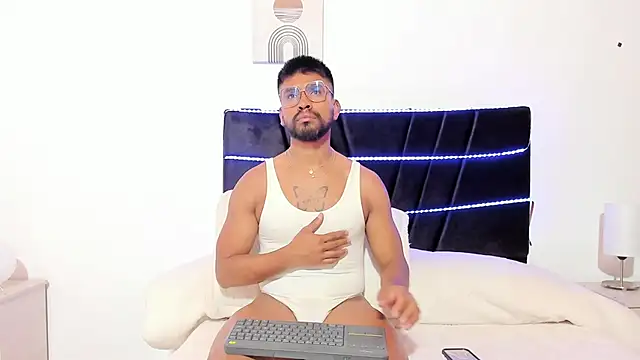 Snapshot of Taylormaccurdy_ chatting on November 18, 2025, 3:59 pm Taylormaccurdy online show from November 18, 2025, 3:59 pm