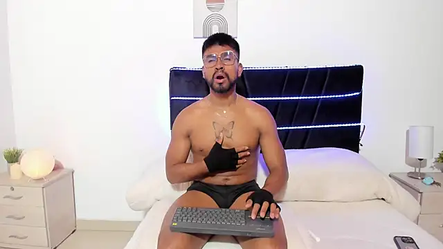 Snapshot of Taylormaccurdy_ chatting on November 6, 2025, 3:16 pm Taylormaccurdy online show from November 6, 2025, 3:16 pm