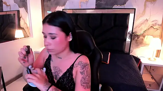 Snapshot of SusanVilla chatting on December 1, 2025, 9:26 pm SusanVilla online show from December 1, 2025, 9:26 pm