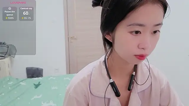 dudu-baby10 online show from November 3, 2025, 8:51 am