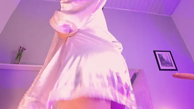 Snapshot of lyalee chatting on December 18, 2025, 8:01 pm lyalee online show from December 18, 2025, 8:01 pm