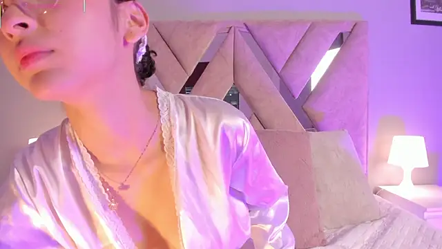 Snapshot of lyalee chatting on November 30, 2025, 12:17 pm lyalee online show from November 30, 2025, 12:17 pm