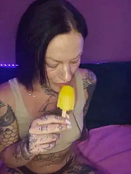 Snapshot of Peach420live chatting on June 21, 2026, 9:31 pm Peach420live online show from June 21, 2026, 9:31 pm