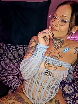 Snapshot of Peach420live chatting on July 27, 2026, 10:39 pm Peach420live online show from July 27, 2026, 10:39 pm