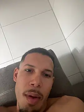 Snapshot of MCLZK chatting on February 9, 2026, 7:56 pm MCLZK online show from February 9, 2026, 7:56 pm