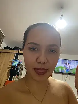 Snapshot of CamillaHessel chatting on October 12, 2025, 12:01 am CamillaHessel online show from October 12, 2025, 12:01 am