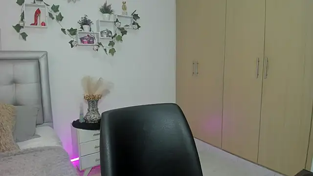 Snapshot of mia_star_2 chatting on June 3, 2026, 10:38 am mia star 2 online show from June 3, 2026, 10:38 am